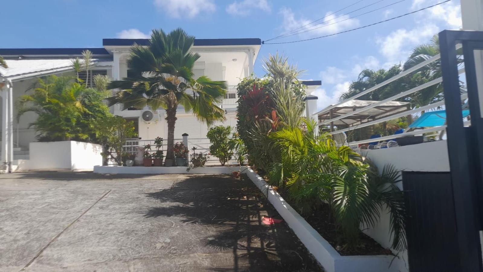 Coconing Logements Studios Et Maisons Sainte-Anne  Εξωτερικό φωτογραφία